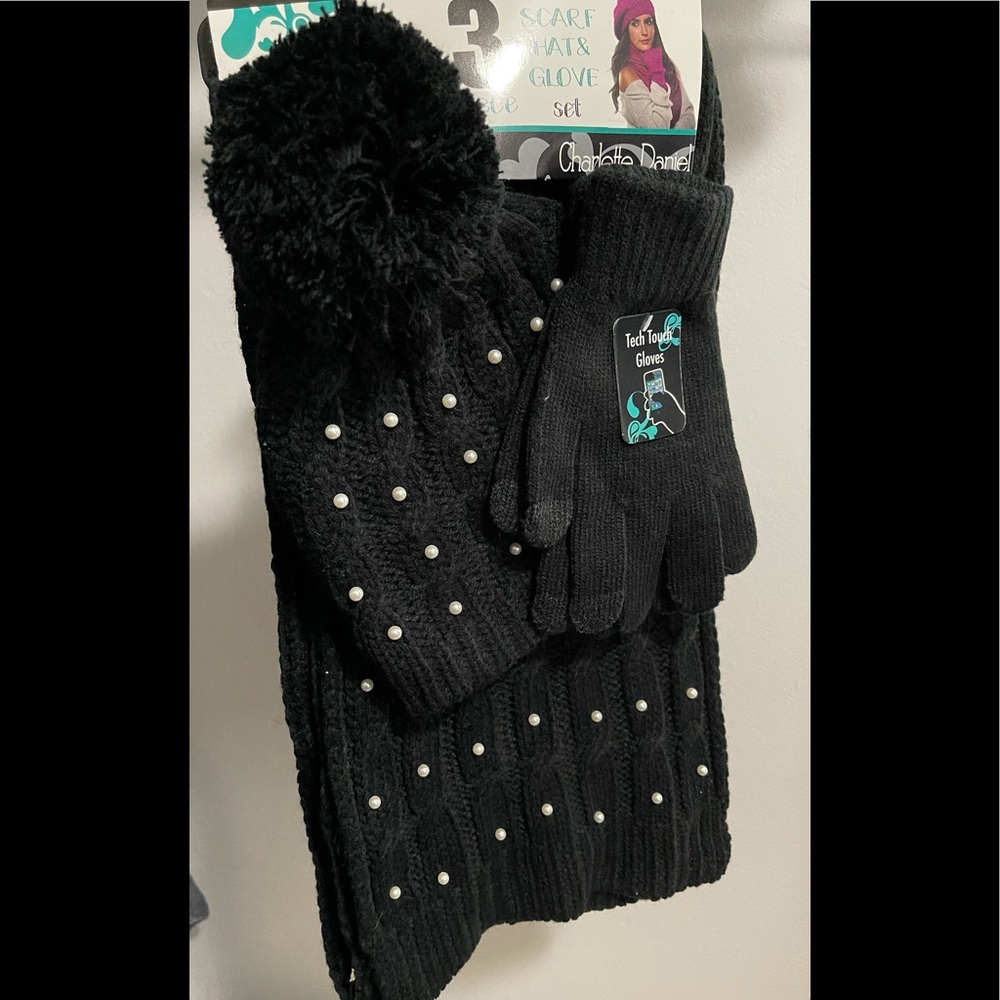 Charlotte Daniel Scarf, Hat and Glove Set